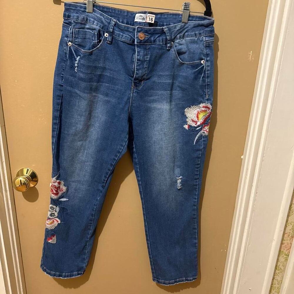 Mid rise wide leg capris